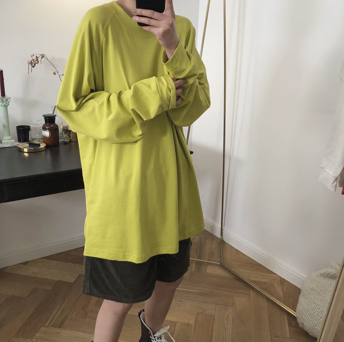 Women's Loose Long Sleeve Shirt in Oversized Cut with Extra Long Hem and Dropped Shoulder Chichicherry