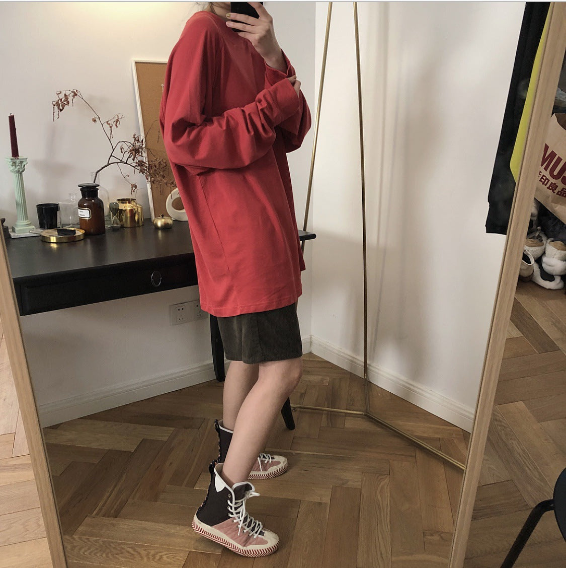 Women's Loose Long Sleeve Shirt in Oversized Cut with Extra Long Hem and Dropped Shoulder Chichicherry