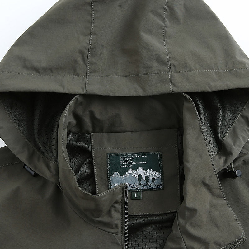 Men's lightweight wind and water-repellent softshell jacket with hood, chest zip and adjustable sleeve cuffs Chichicherry