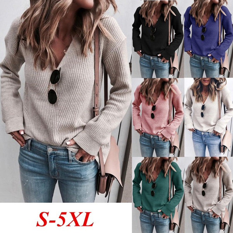 Women's fine knit pullover with V-neck, ribbed structure and lightly flared sleeves Chichicherry