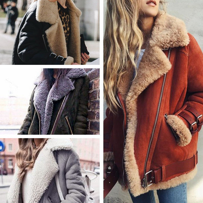 Women's short jacket in pilot style with contrasting fur collar and adjustable buckles Chichicherry
