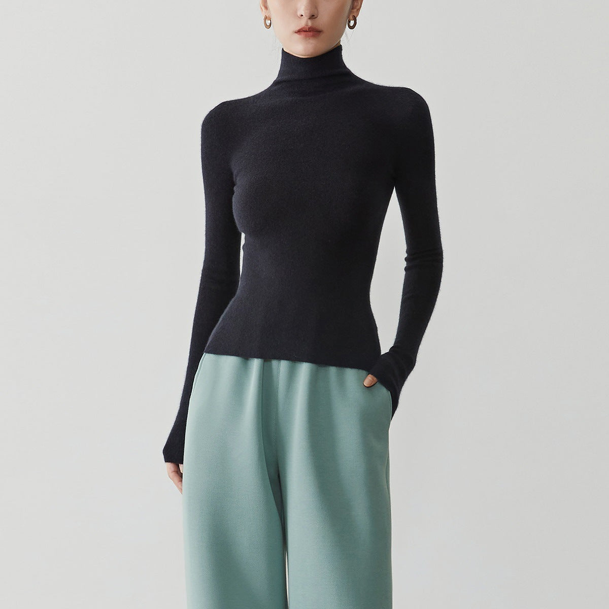 Women's cashmere sweater with stand-up collar, seamless