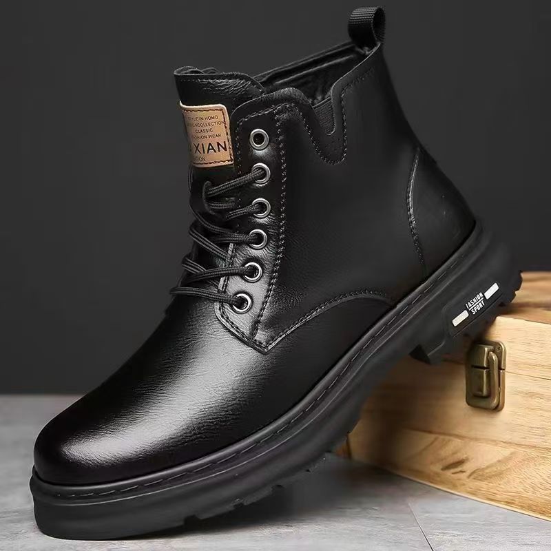 Men's boots made of cowhide, lined
