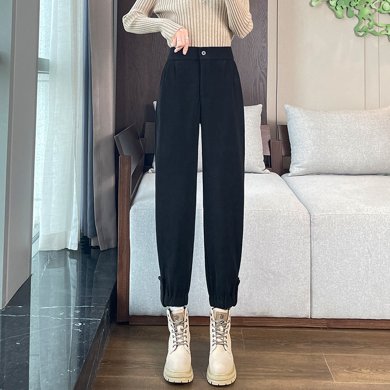 Women's leisure pants made of corduroy with cuffs