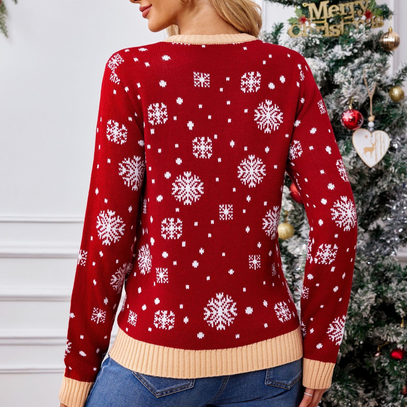 Women's Christmas sweater with snowflake pattern