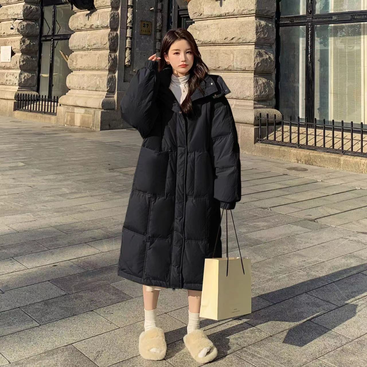 Mid-length, padded women's coat, knee-length