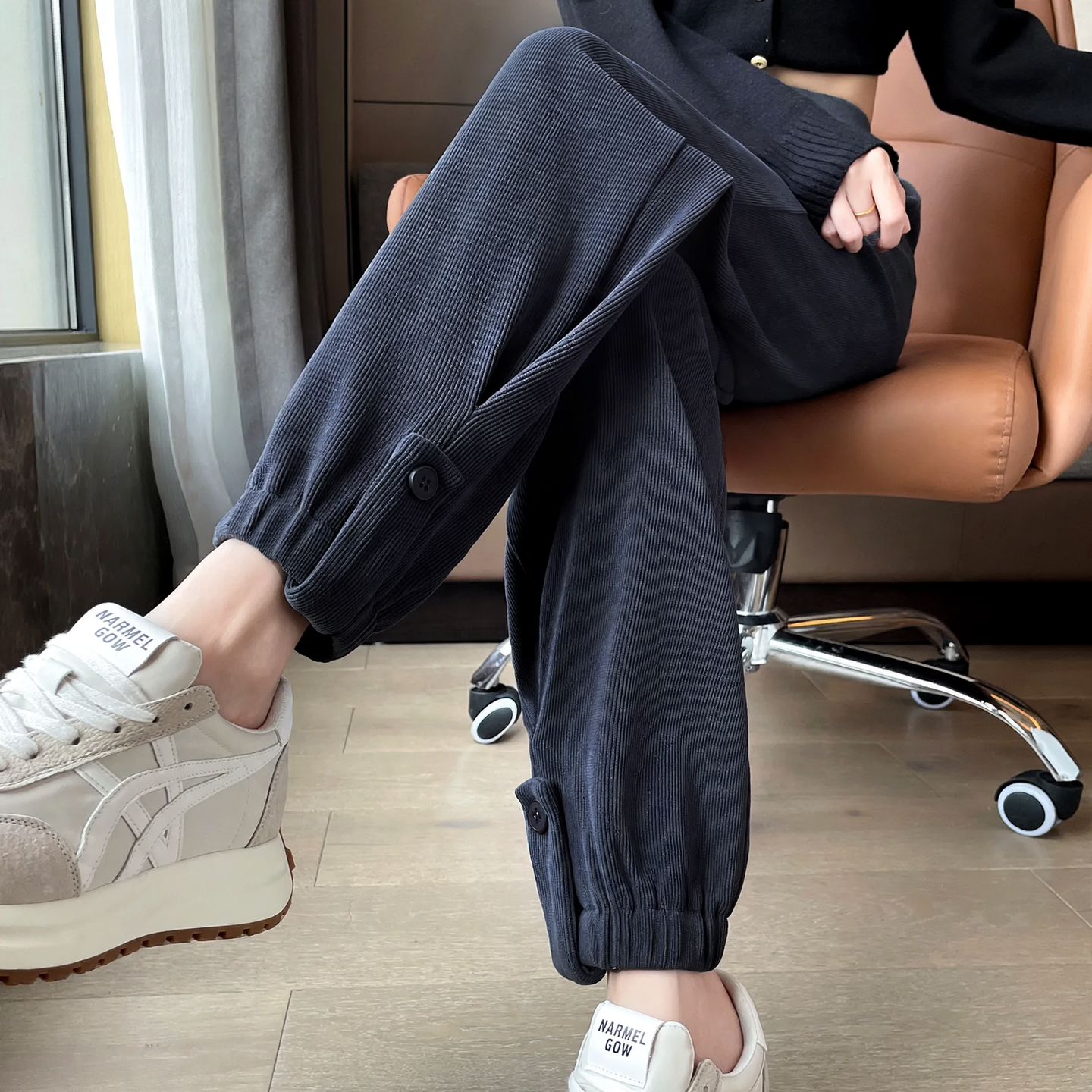 Ladies leisure pants made of chenille cord, elastic leg cuffs