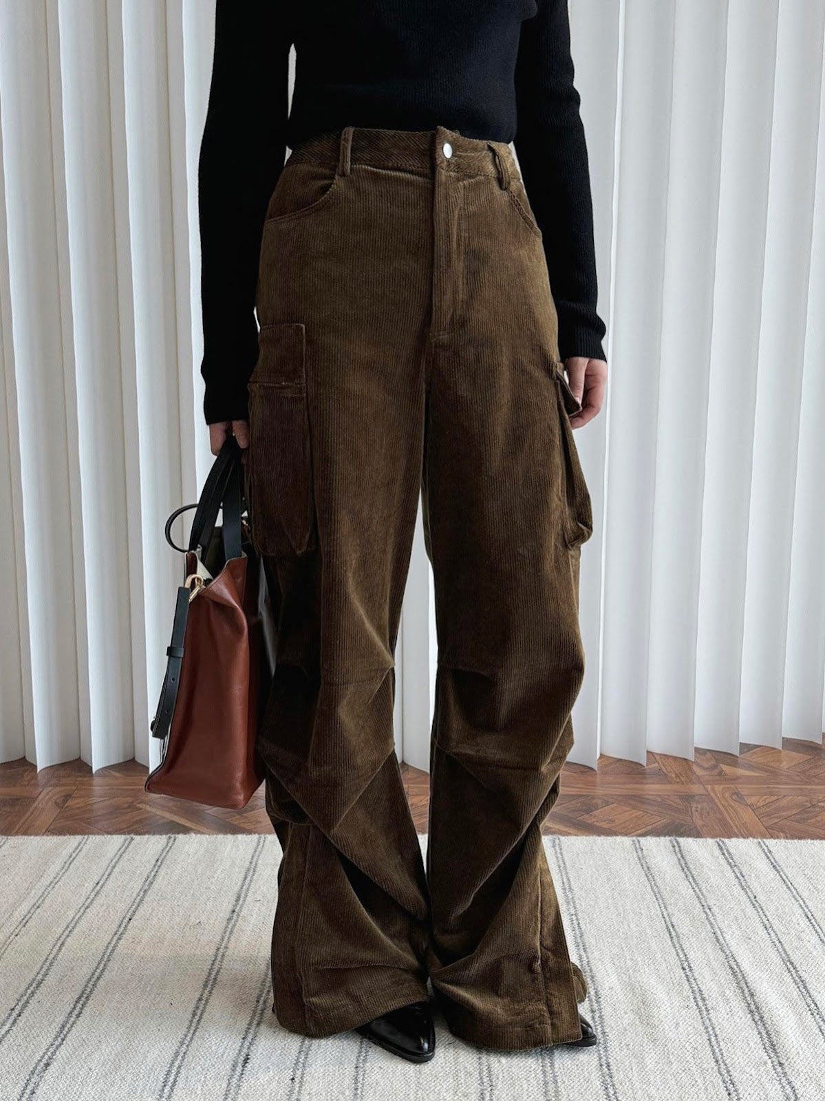 Women’s corduroy pants, wide cut, cargo pockets