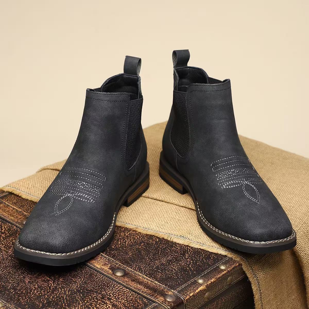 Classic men's Chelsea boots made of synthetic leather