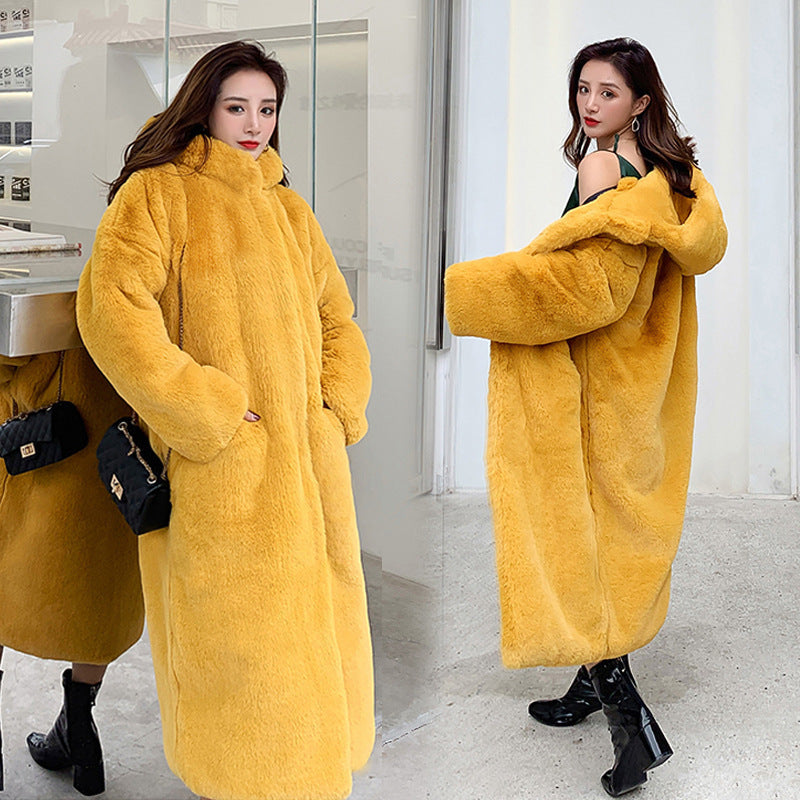 Long women's coat in faux fur with hood