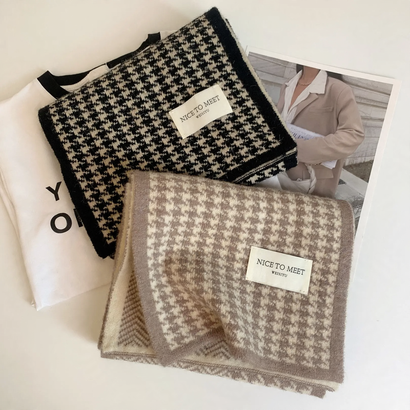 Double-sided scarf with houndstooth pattern, 165x23cm