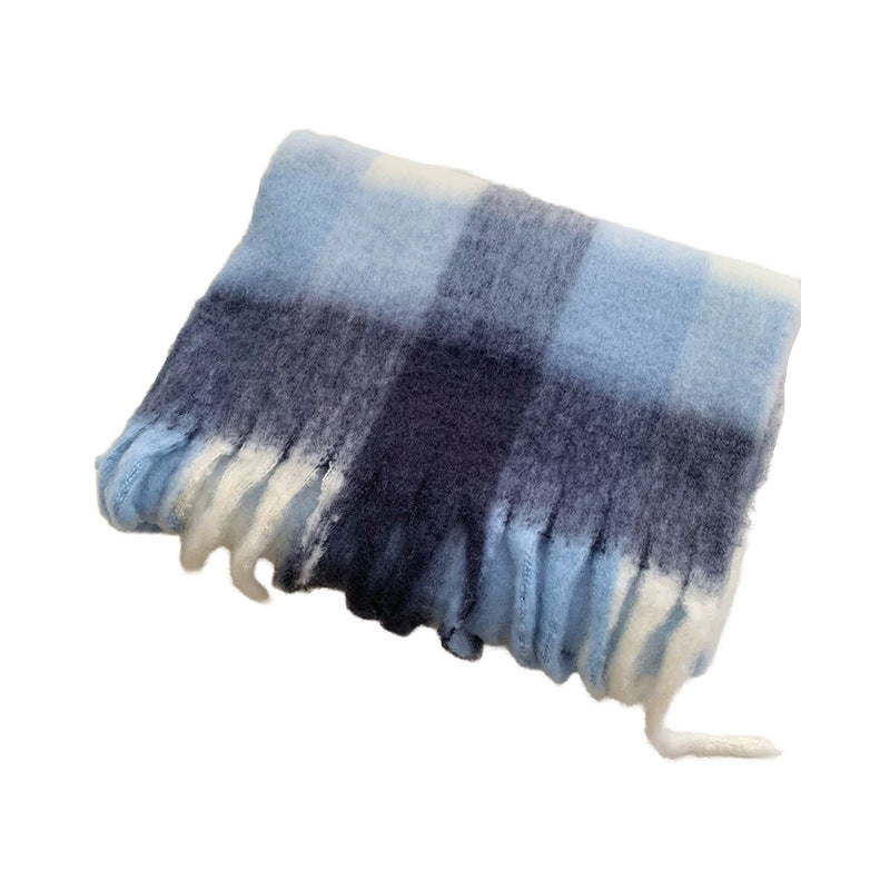 Warmer scarf made of soft yarn, long and versatile