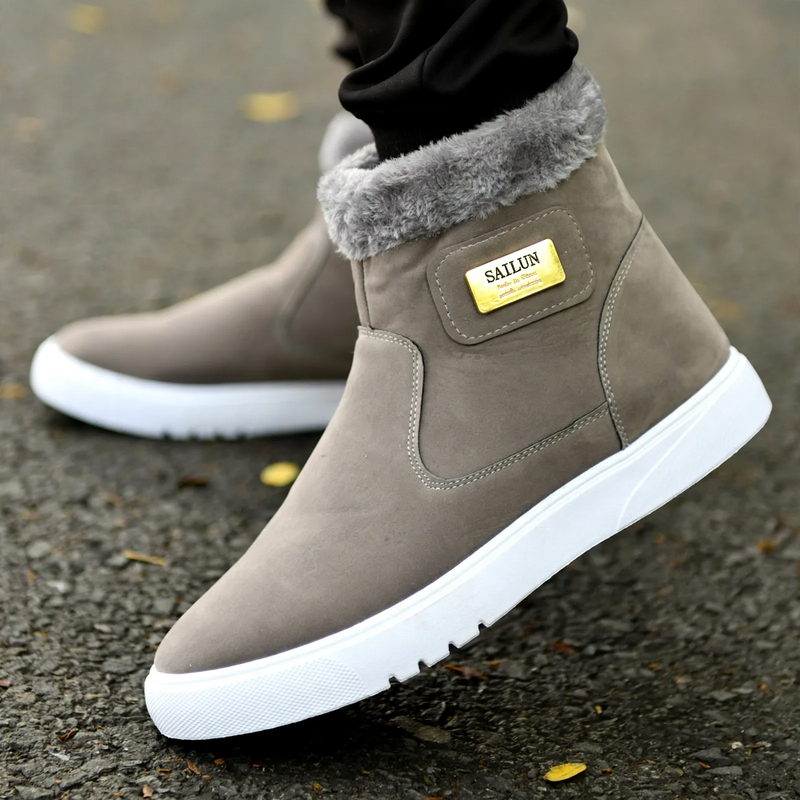 Insulated men's winter boots with non-slip sole