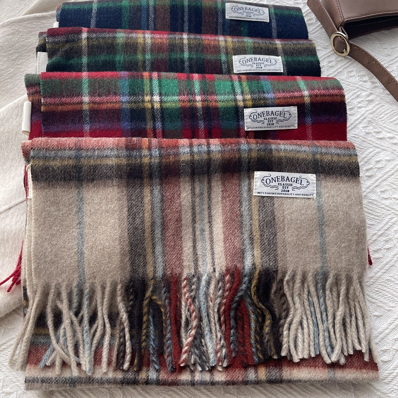 Checkered wool scarf with fringes, 180x30 cm