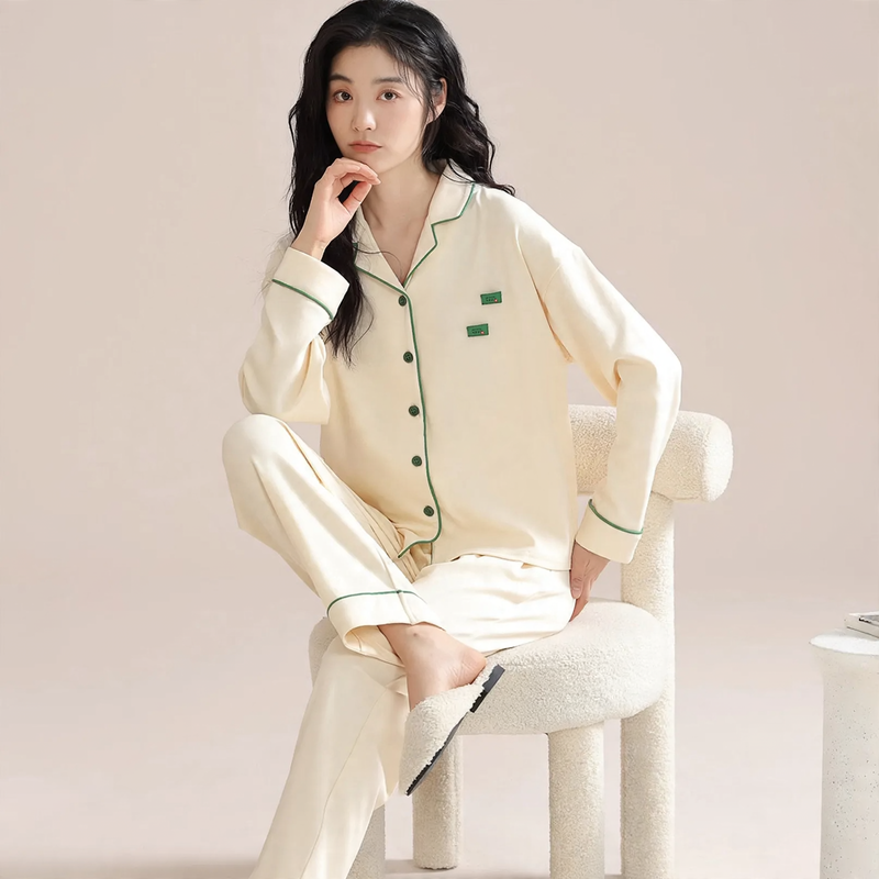 Women's pajama set made of pure cotton, with button placket