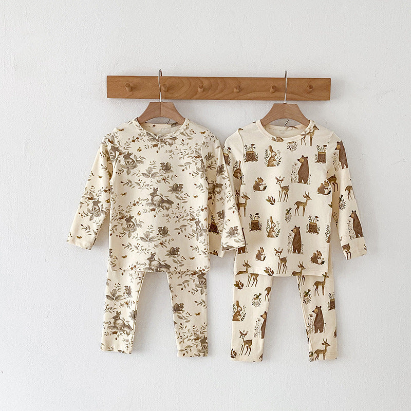 Comfortable children's homewear sets with cartoon motifs