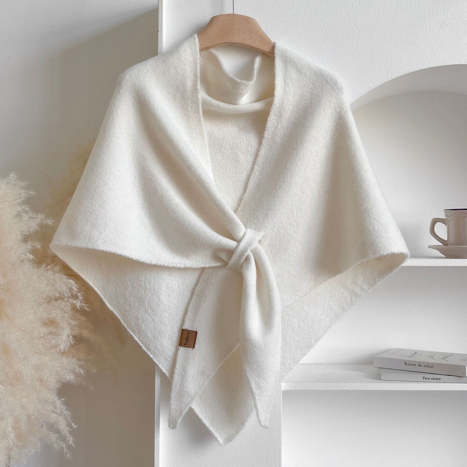 Triangle scarf with wool content, warming