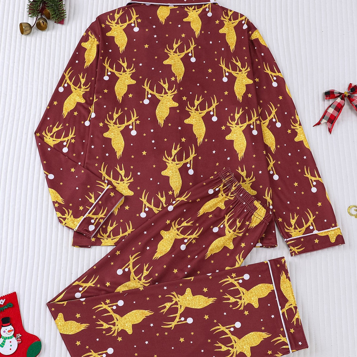 Ladies' loungewear, long-sleeved, with golden reindeer print