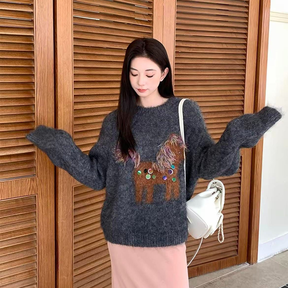 Women's knitted sweater with horse embroidery