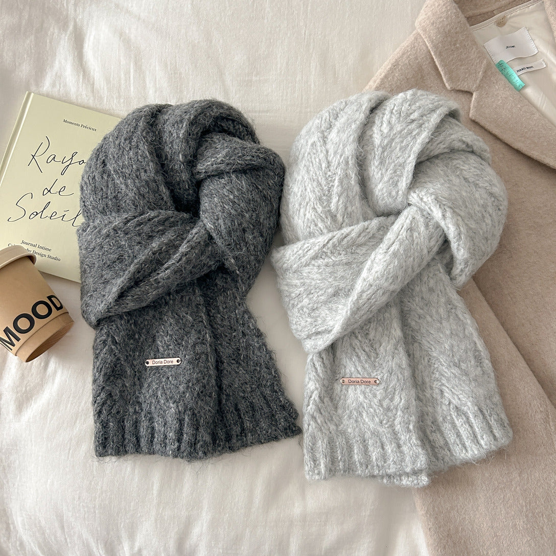 Knitted scarf made of alpaca wool blend