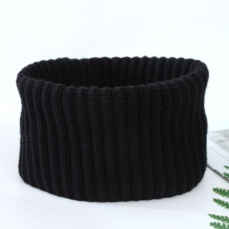 Knitted neck warmer made of wool