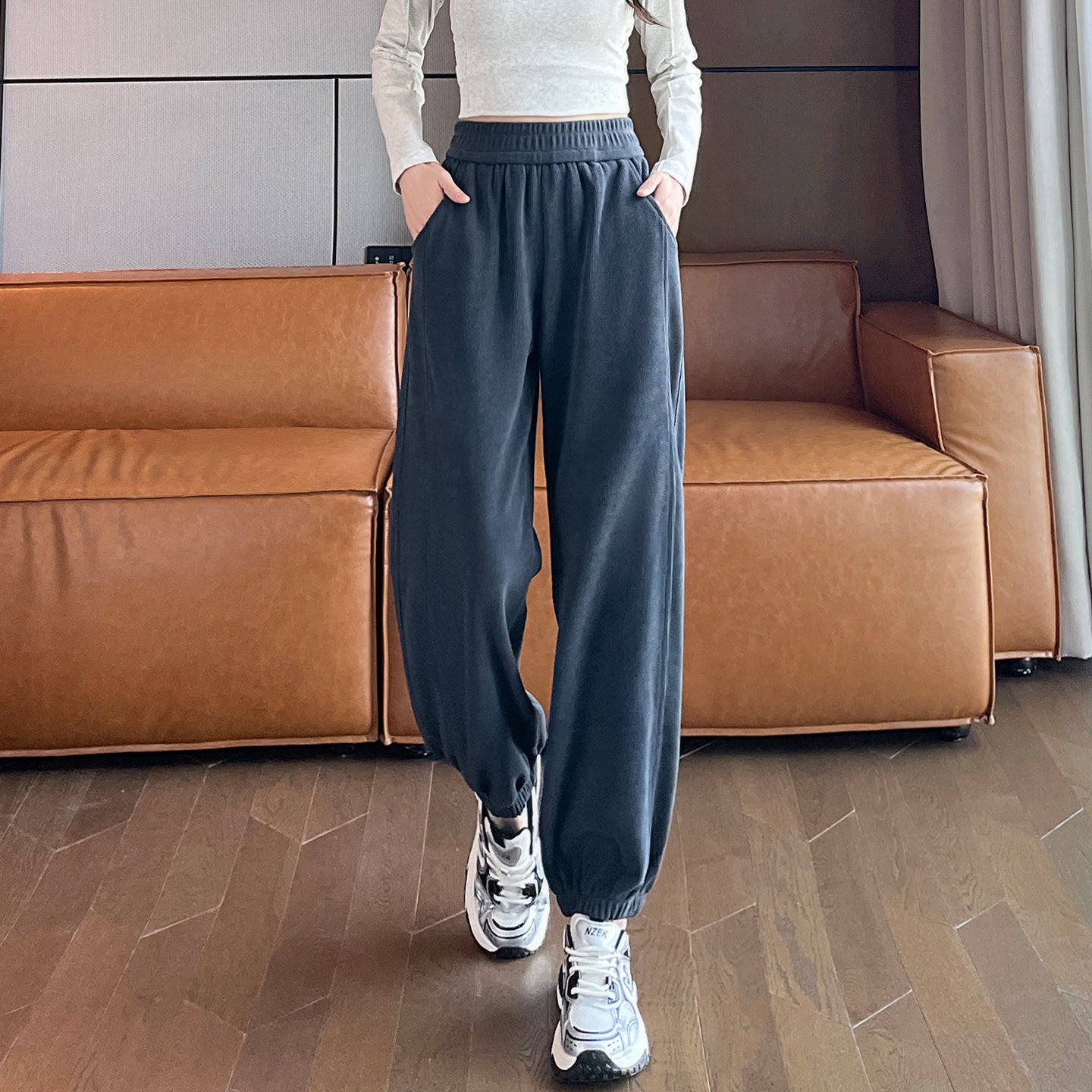 Ladies leisure pants made of chenille cord, elastic leg cuffs