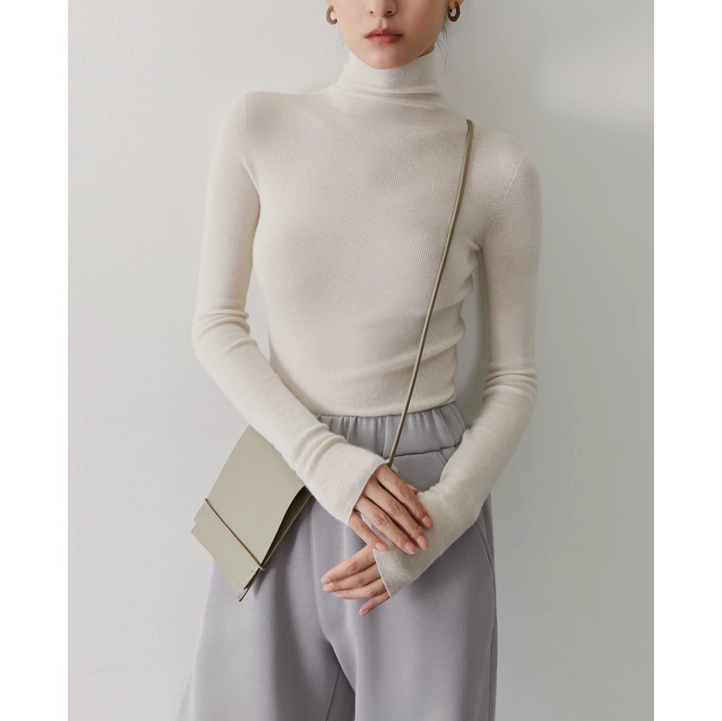 Women's cashmere sweater with stand-up collar, seamless