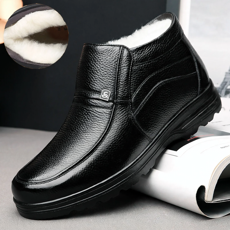 Padded men's winter boots with lambskin lining