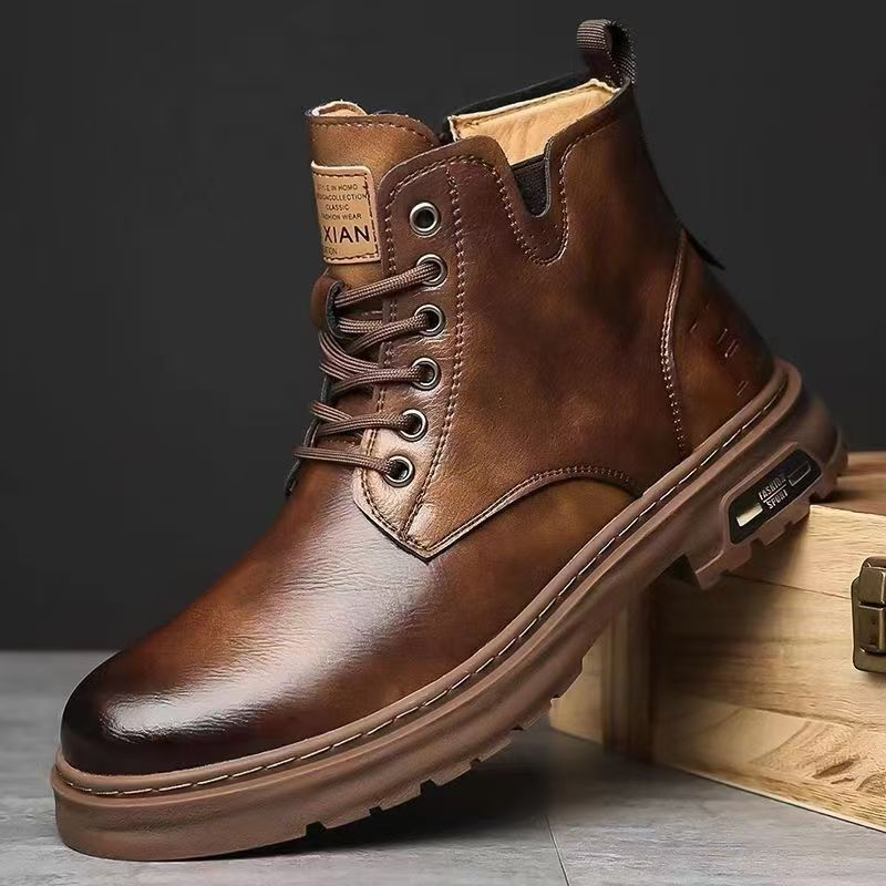 Men's boots made of cowhide, lined