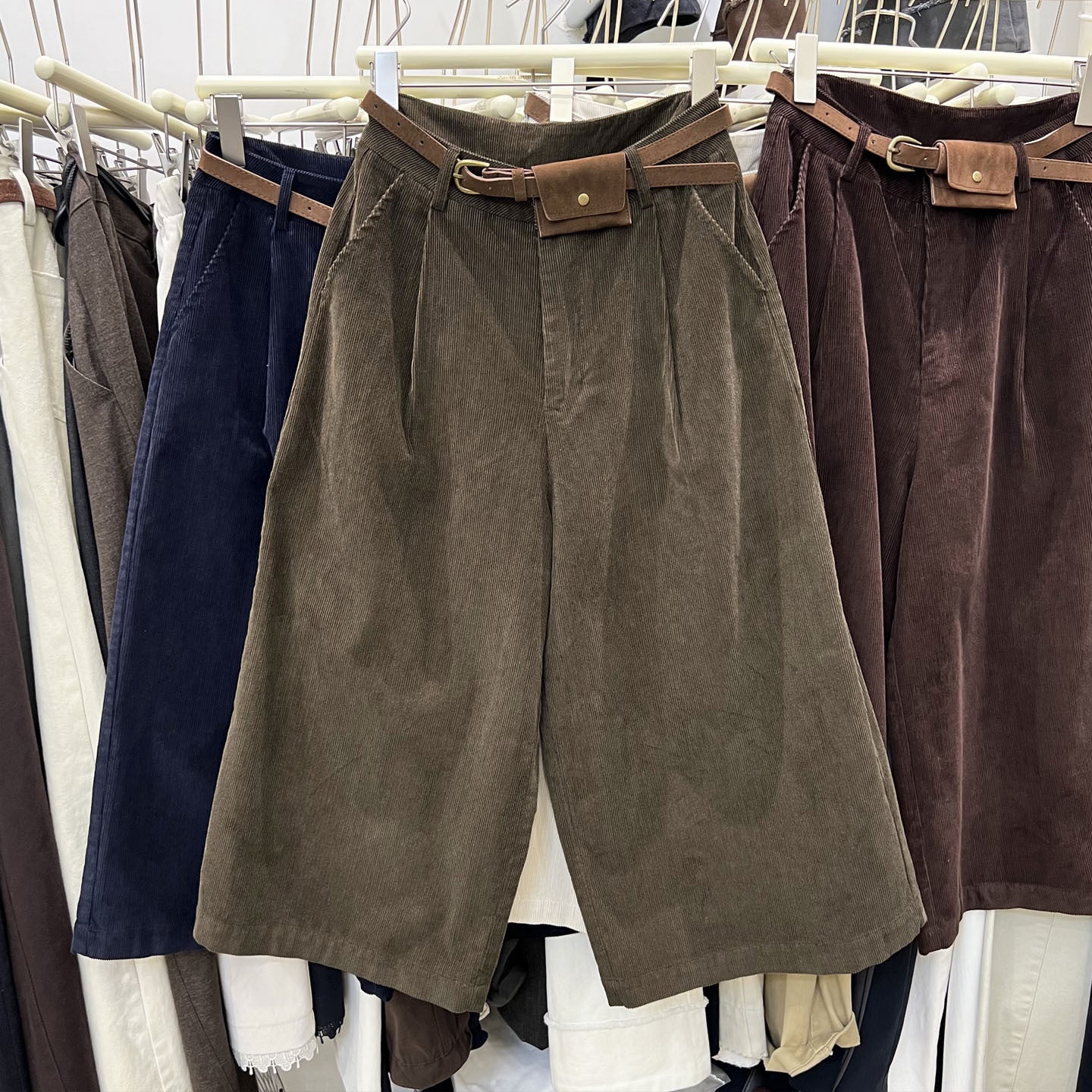 Fashionable cord pants, 7/8 length, wide leg