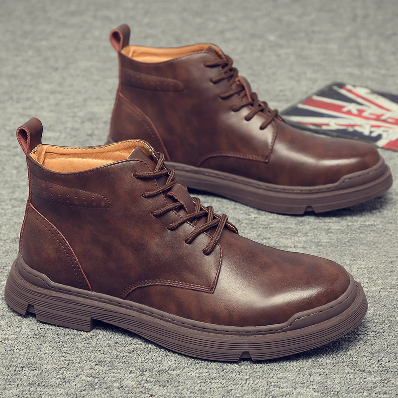 Padded men's boots in British style