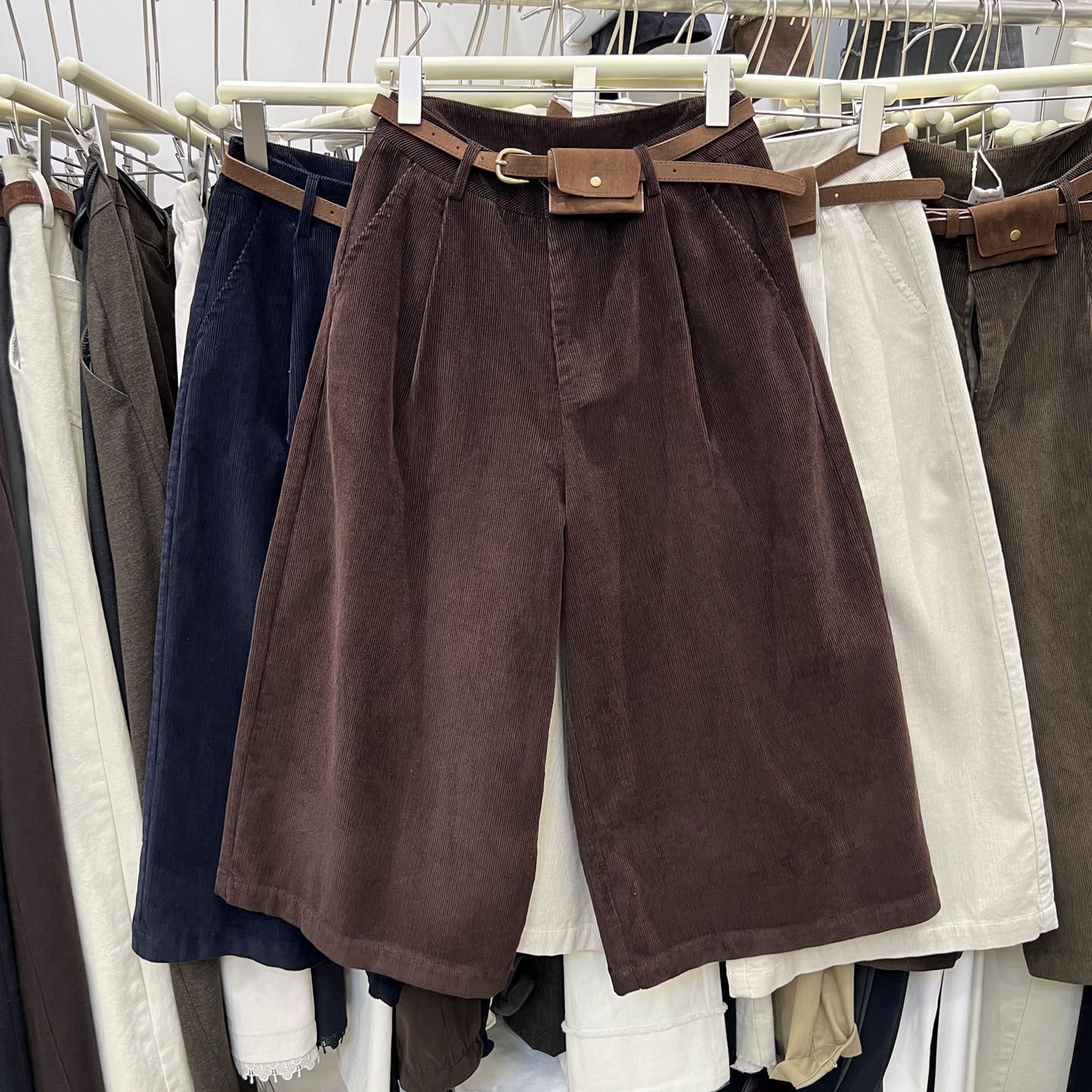 Fashionable cord pants, 7/8 length, wide leg