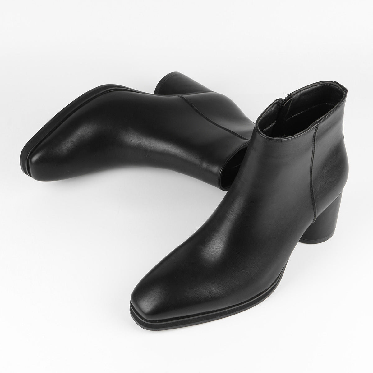 Elegant men's Chelsea boots
