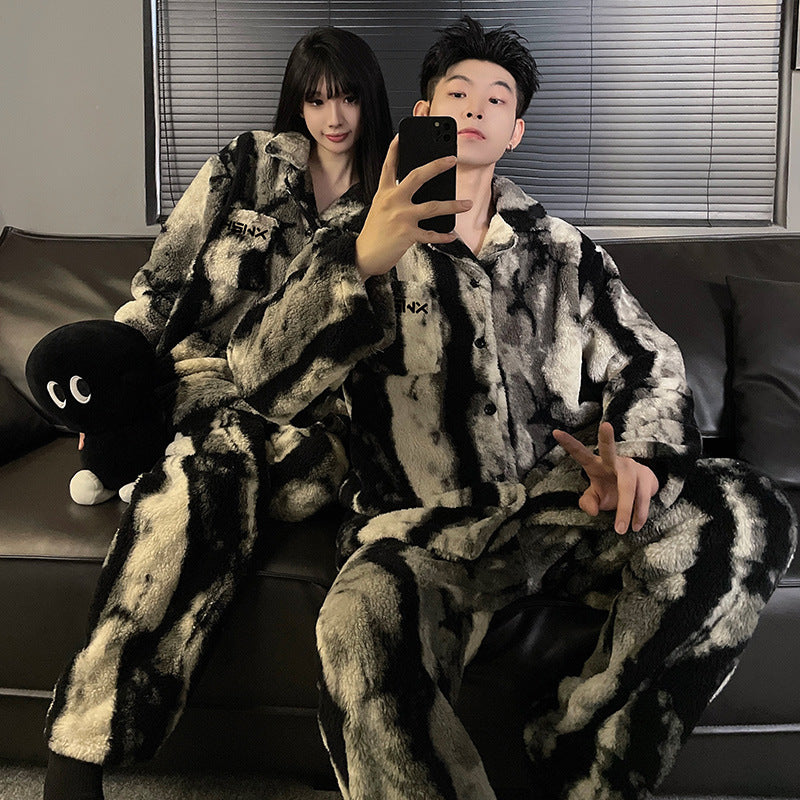 Cuddly partner house suit made of coral fleece