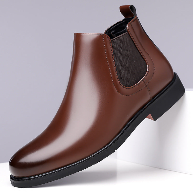 Robust men's work boots made of leather
