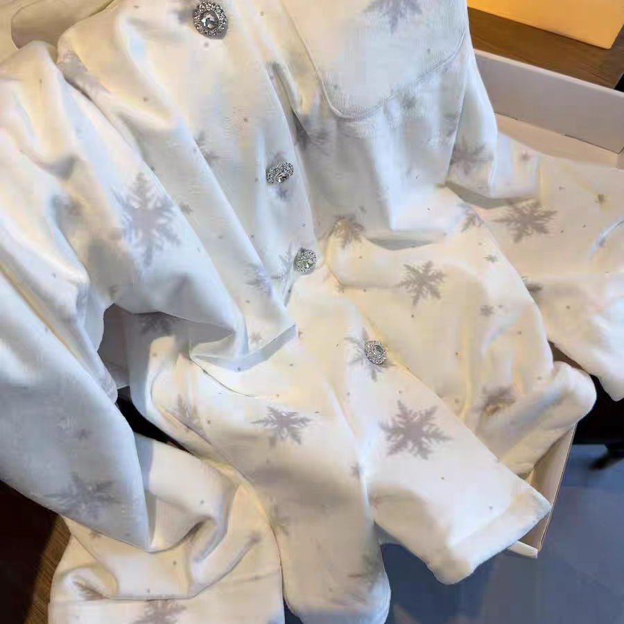 Women’s pajama with snowflake pattern, island fleece