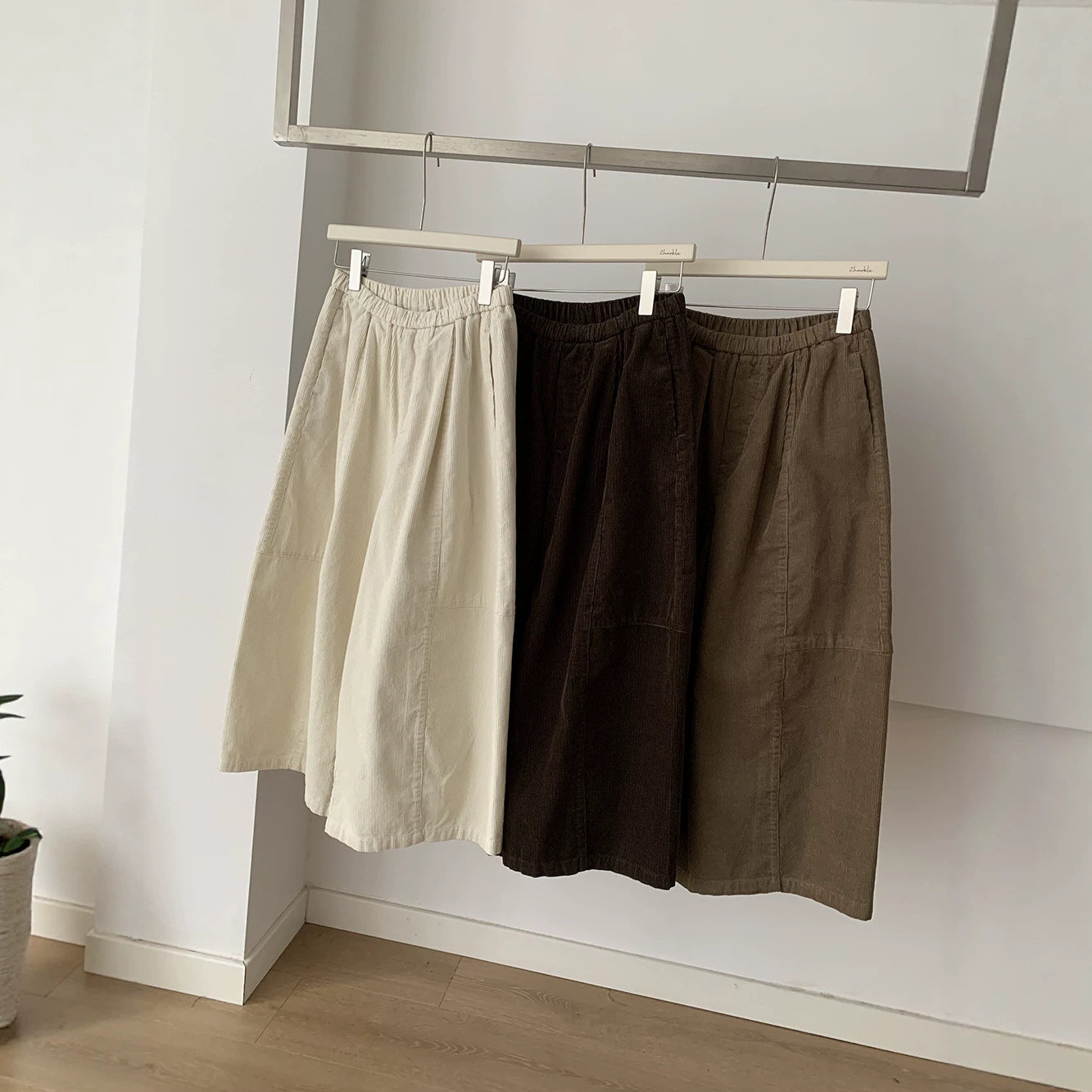 Ladies' cord trousers, wide cut, 7/8 length