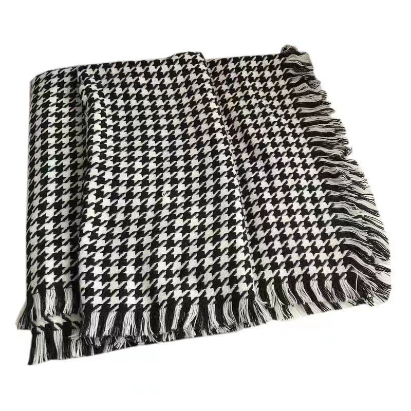 Houndstooth scarf with fringes