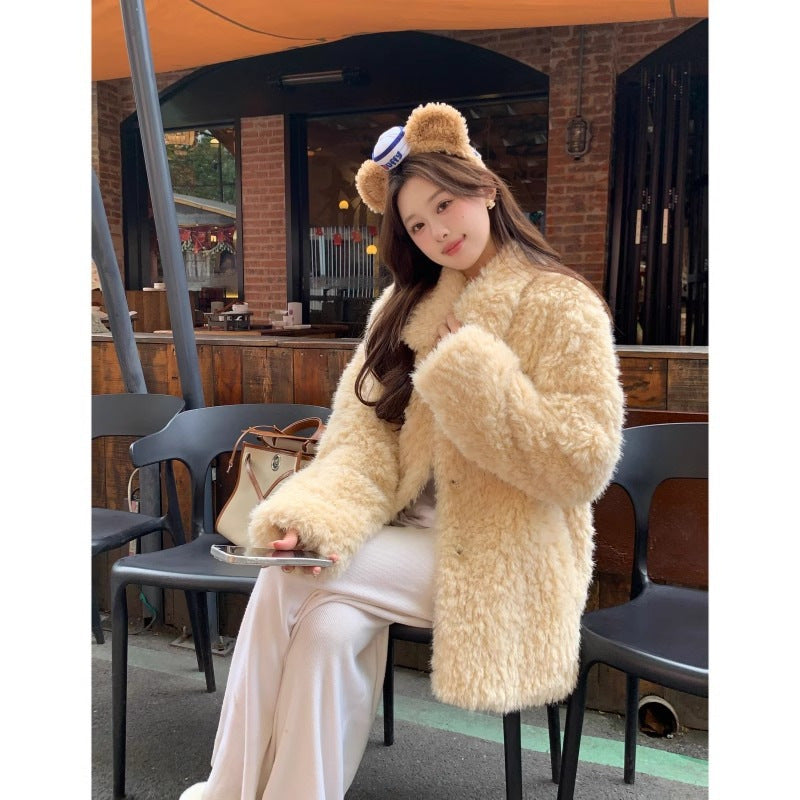 Padded women's jacket with lamb fleece collar
