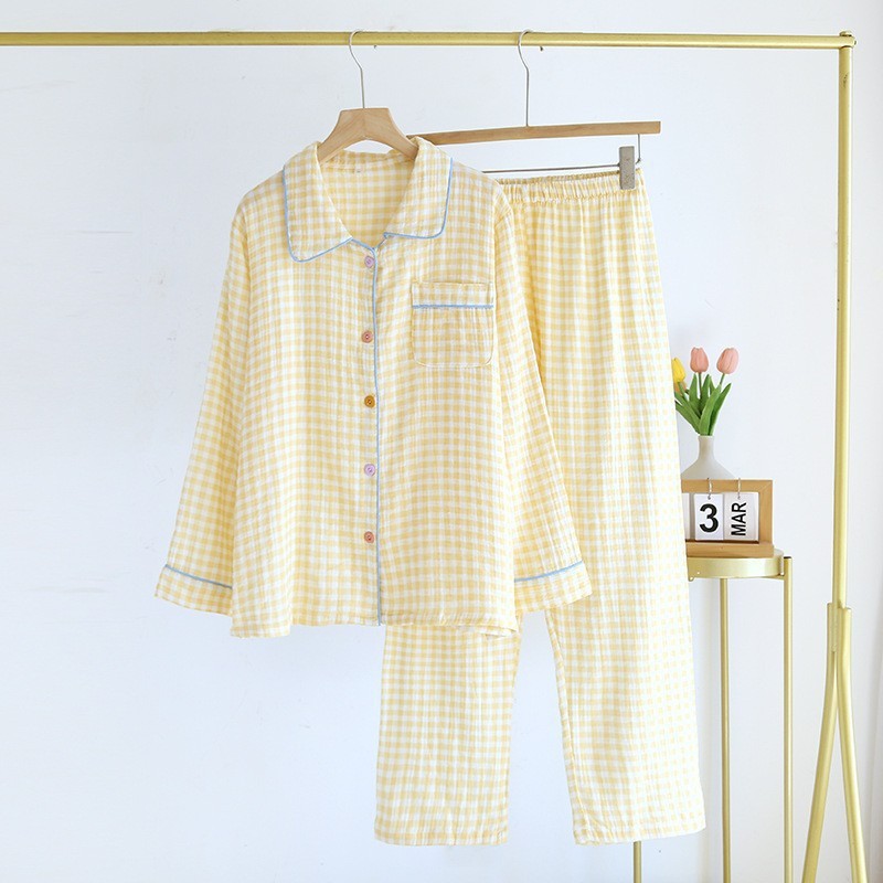Women's pajamas made of cotton muslin, checked