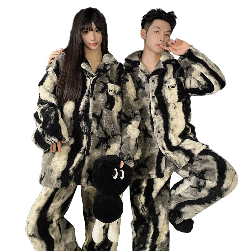 Cuddly partner house suit made of coral fleece