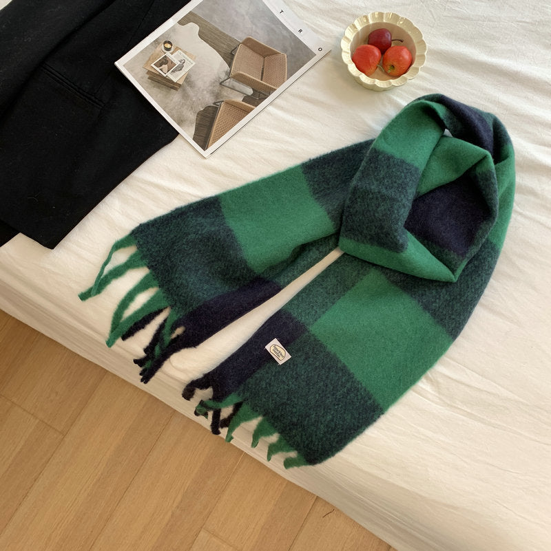 Checked wool scarf with fringes, warm and soft