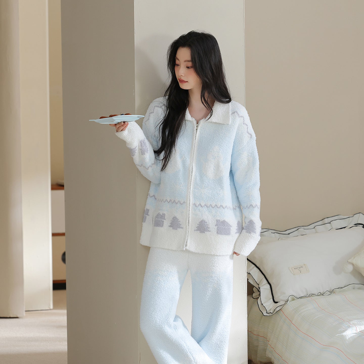 Women's home suit with zipper and lapel collar
