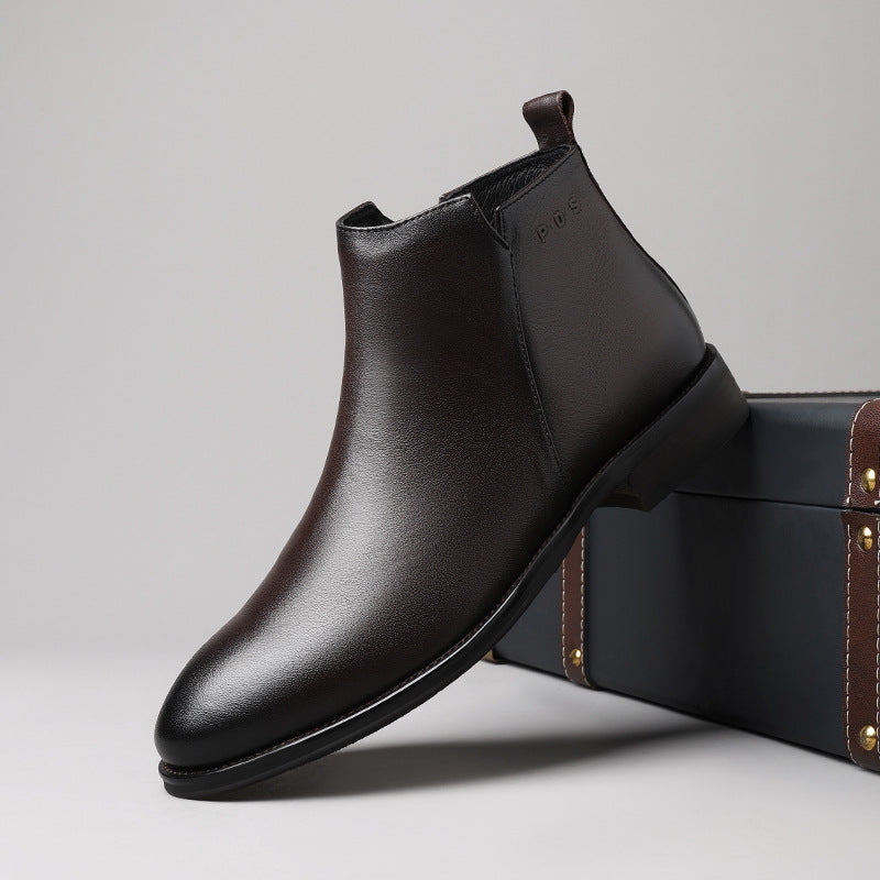 Fashionable men's leather boots