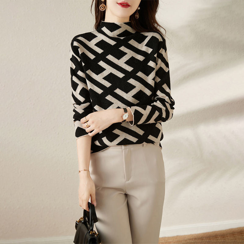 Women's knitted sweater with letter pattern