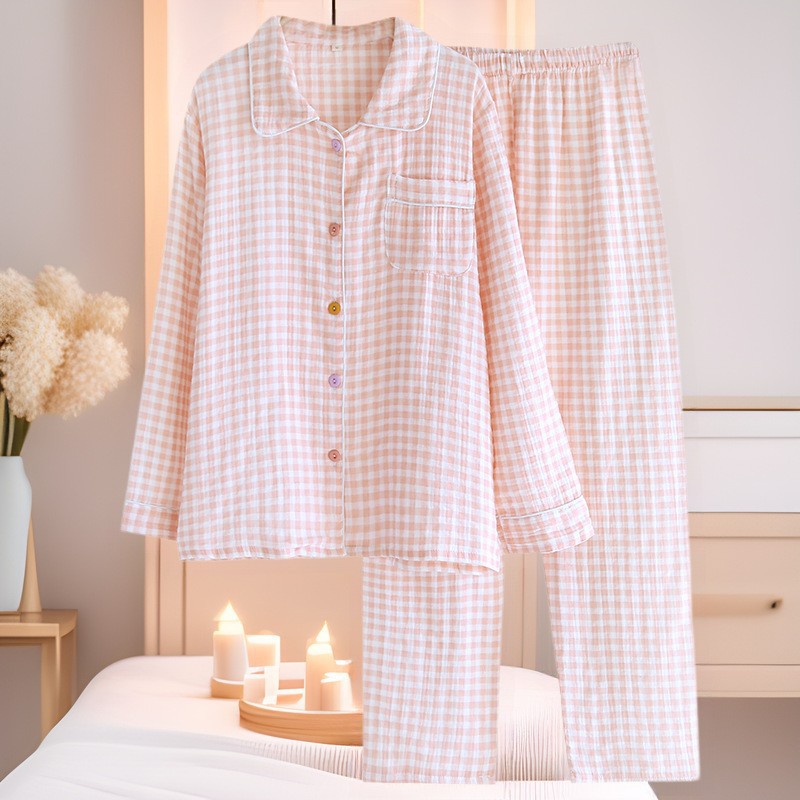 Women's pajamas made of cotton muslin, checked