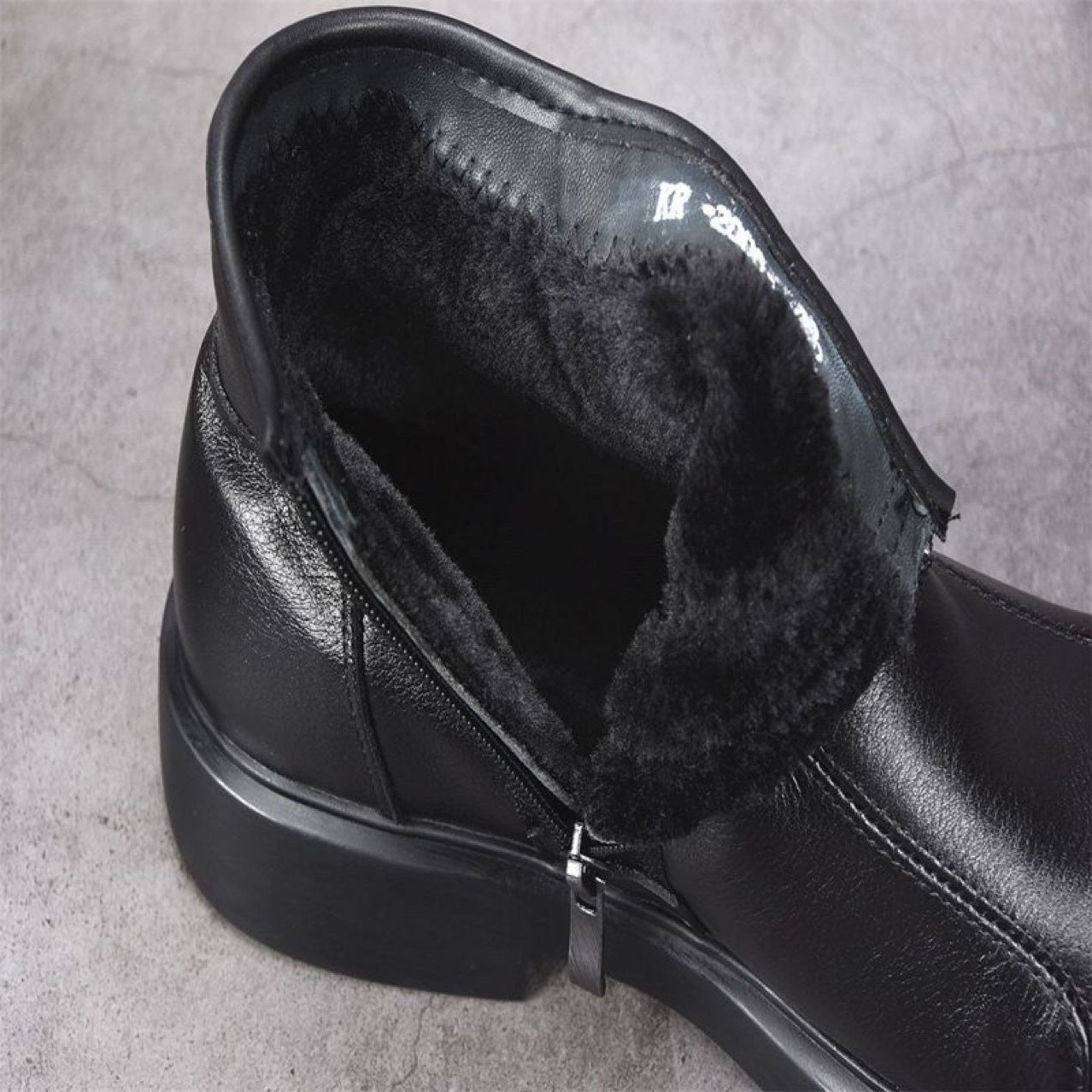 Men's Chelsea boots made of genuine leather with zipper