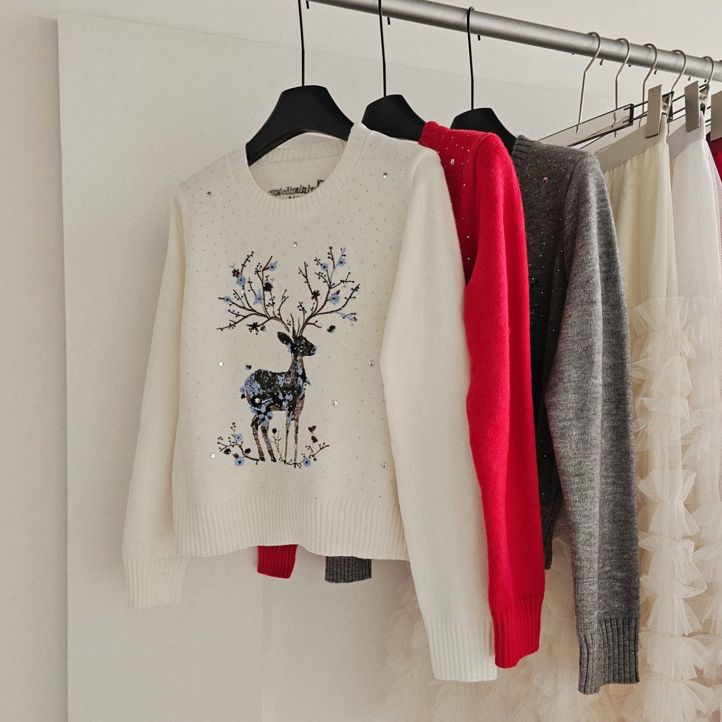 Knitted sweater with reindeer embroidery and sequins
