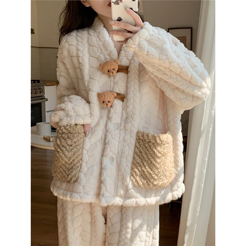 Women's pajamas made of coral fleece, warm and fluffy