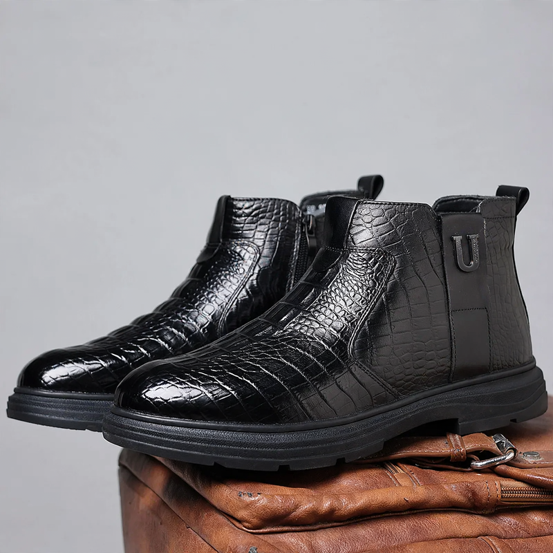 Elegant men's leather boots, lined